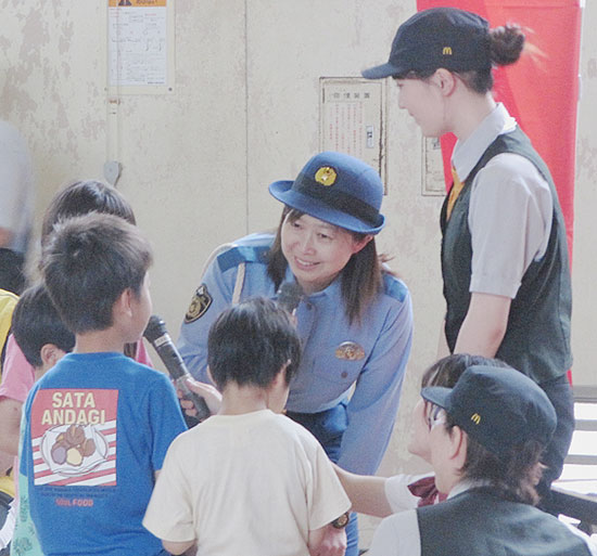 子供の安全へ防犯アプリの普及図る　静岡県警がマクドナルドと連携対策