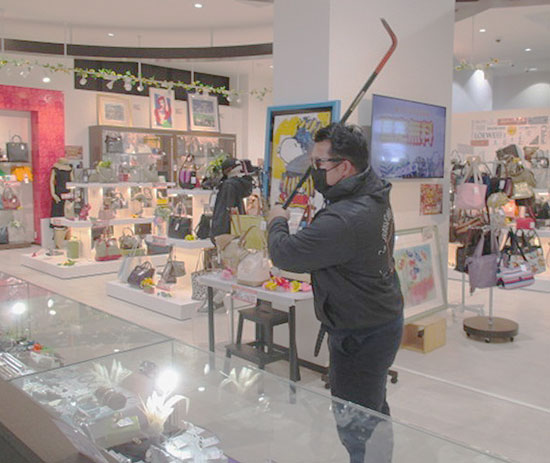 愛媛県警が貴金属取扱店と強盗防犯訓練