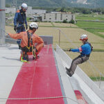 滋賀県米原署が消防と合同で山岳遭難救助訓練