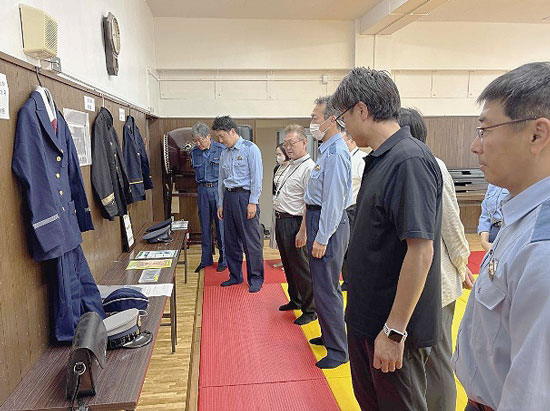 埼玉県児玉署で「昭和・平成けいさつ展」　過去の写真や旧制服などを展示