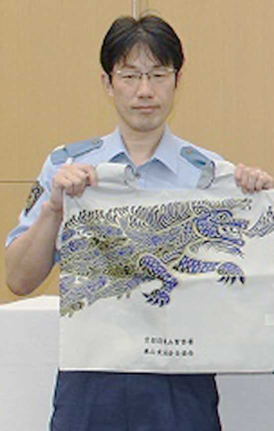 京都府東山署が「青龍」の絵モチーフのエコバッグを制作　反射材付で交通事故防止に活用