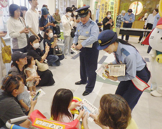 県民をトクリュウから守れ　滋賀県彦根署が副知事迎え啓発活動
