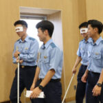 広島県警で視覚・肢体障害の体験型教養 初任科生が配慮の在り方学ぶ