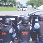 埼玉県警自動車警ら初動対応チームが人質立てこもりに備えた参集訓練