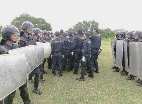 岐阜県警機動隊と特別機動隊員がデモ等の規制訓練