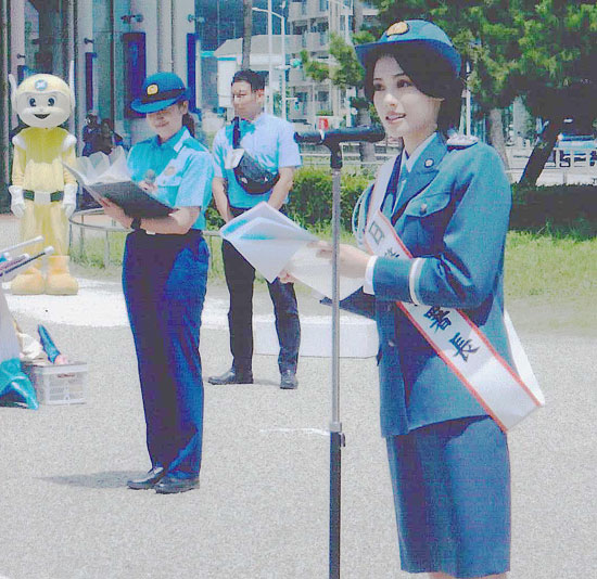 神奈川県藤沢署が女優迎え夏の総合対策出陣式開く