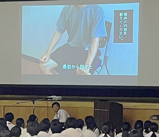 愛知県警が中学校で闇バイトへの加担防止教室開く
