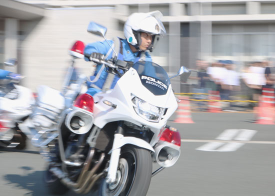 静岡県浜松西署は自衛隊、消防と業務説明会　高校生を対象に