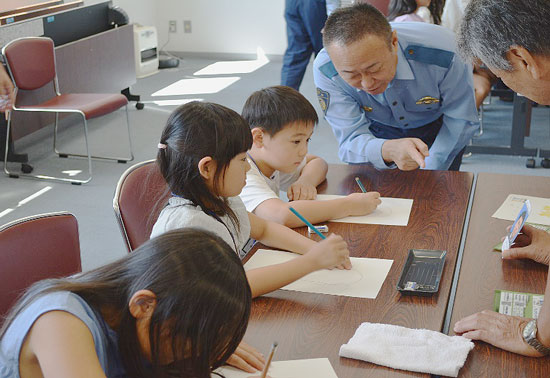 岐阜県郡上署が署員の子供対象の家族参観日開く