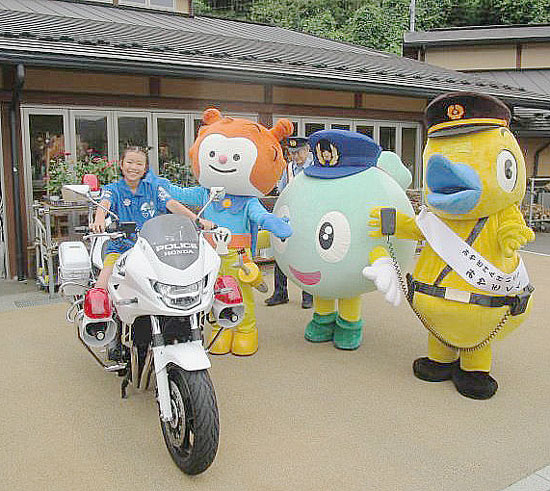 宮城県気仙沼署と岩手県千厩署が合同で交通死亡事故抑止対策