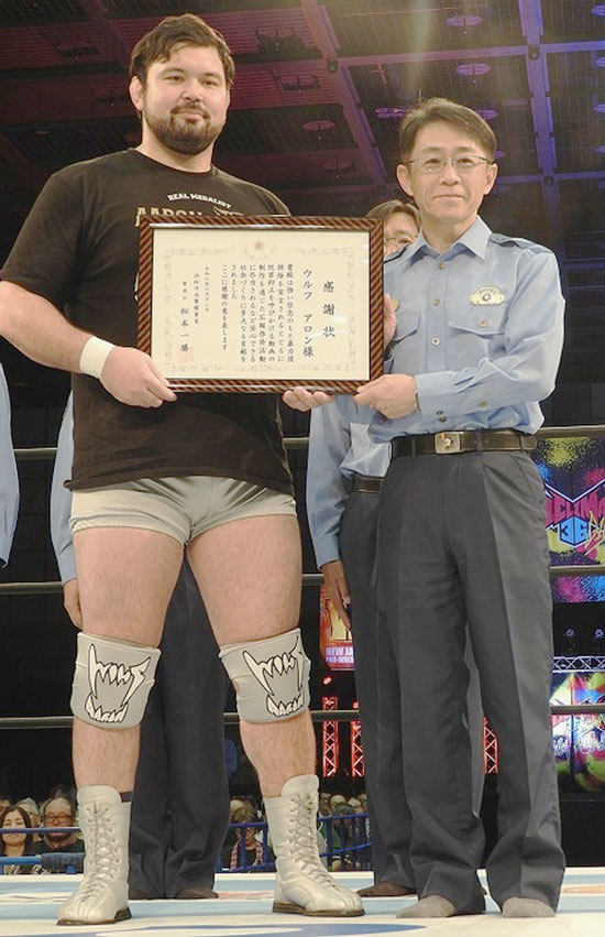 静岡県浜松中央署が新日本プロレスとタッグ　暴力追放の啓発活動で