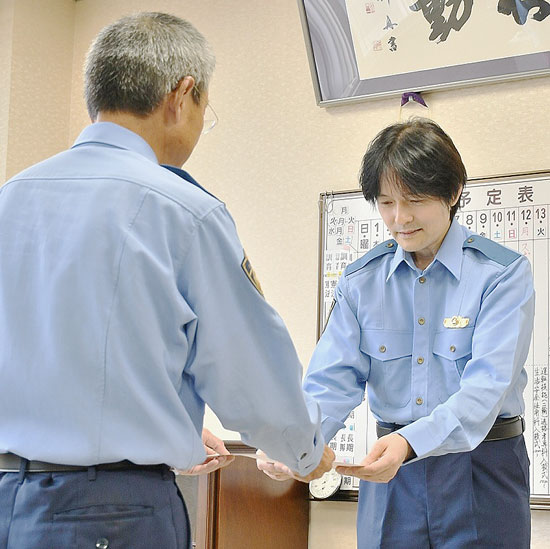 山形県警で「教場」シリーズ作者の長岡弘樹さんが一日警察学校長に